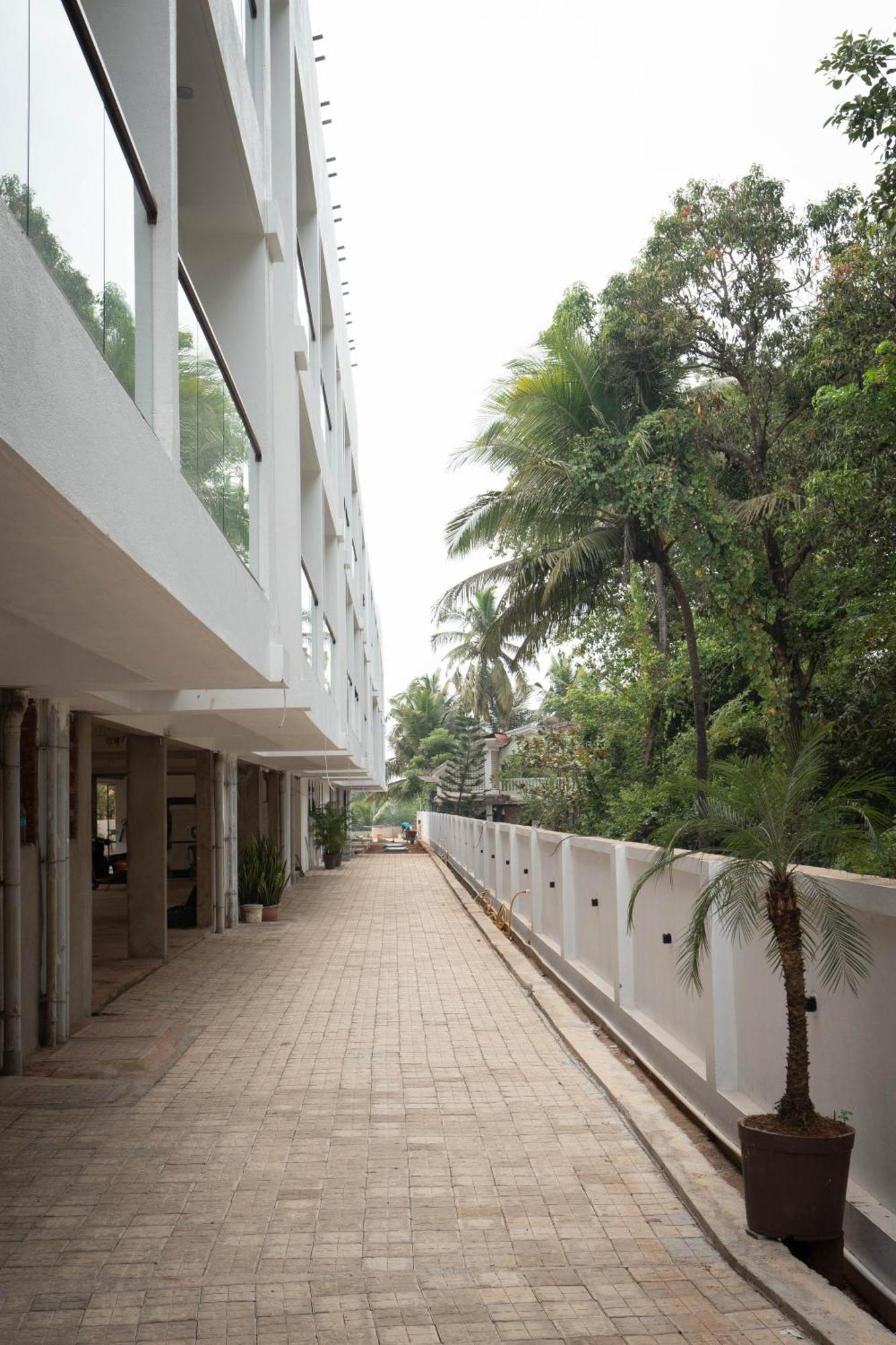 Mistral By The Sea Aparthotel บีนอลิม ภายนอก รูปภาพ