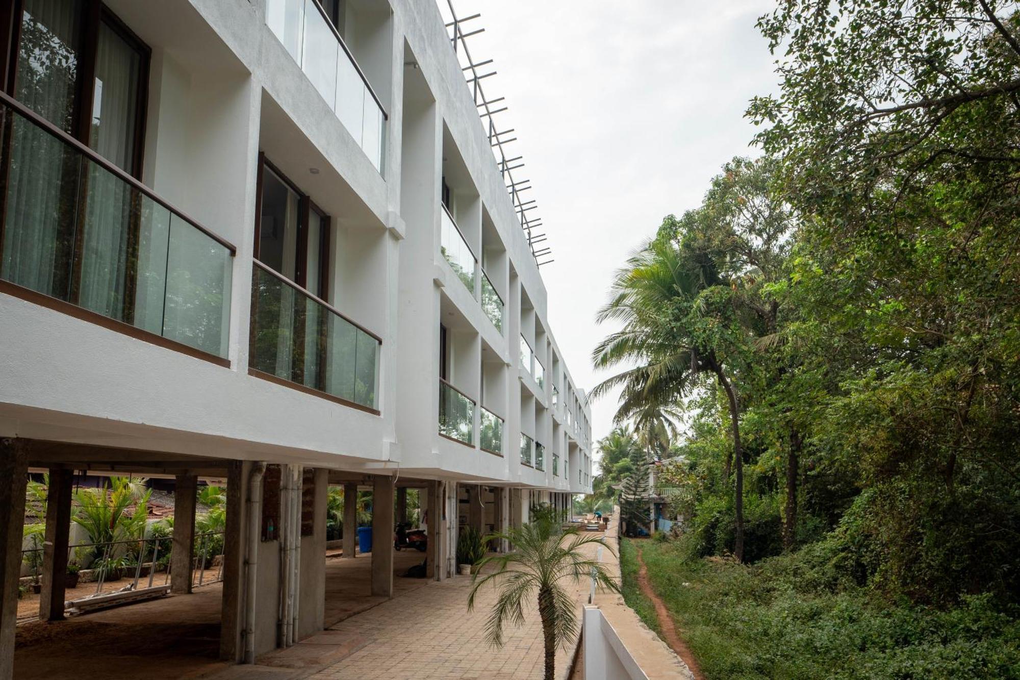 Mistral By The Sea Aparthotel บีนอลิม ภายนอก รูปภาพ